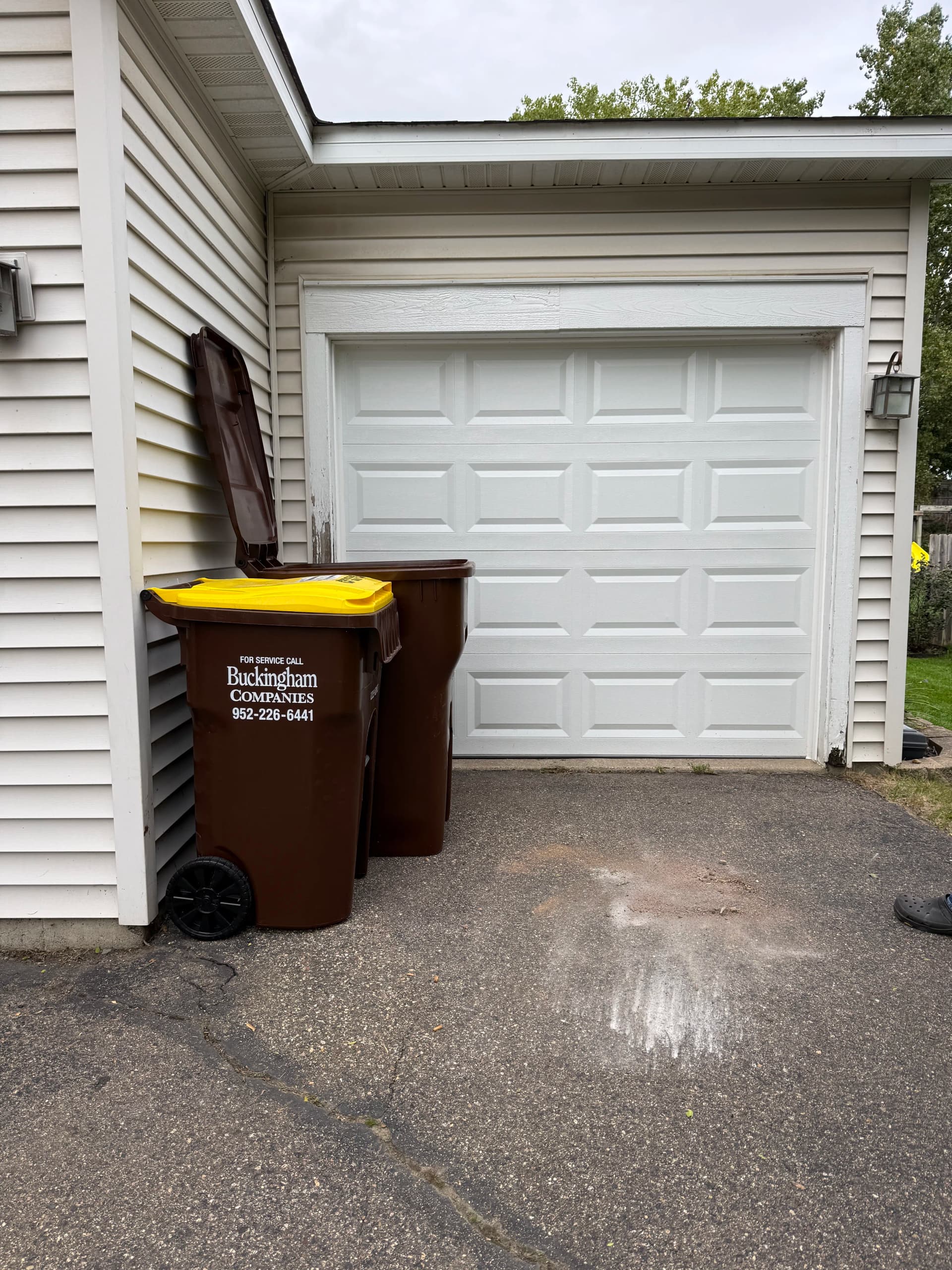 Gallery photos for Driveway Junk Pile Cleared Out in Lakeville: Image #1